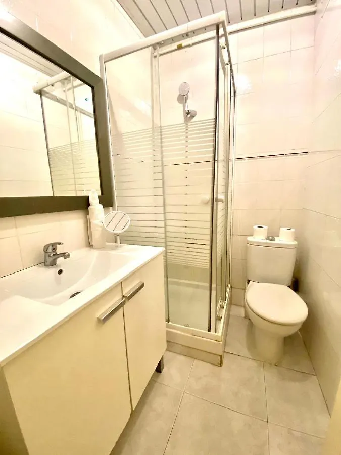 Alani Montjuic Hostel Barcelona